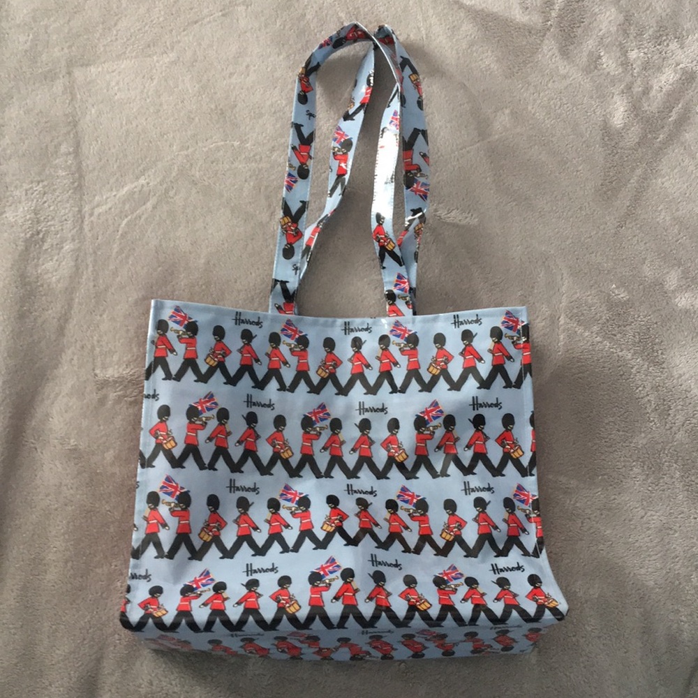 💥 GOING TO GOODWILL 5/20 UNLESS SOLD! Zip-top Harrods carrier tote bag